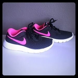 Nike girls shoes